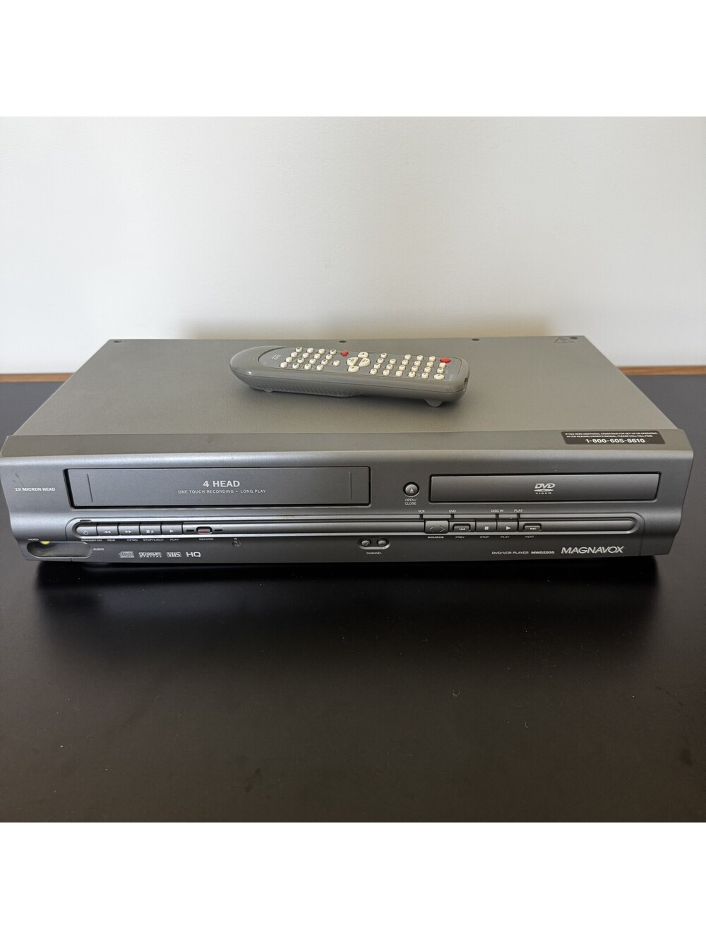 Magnavox MWD2205 DVD Player VCR Recorder with remote **READ**